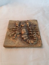 Messingrelief -Skorpion-