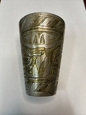 Zwei Becher aus Messing -